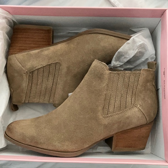 Size 6 Natural Suede Booties